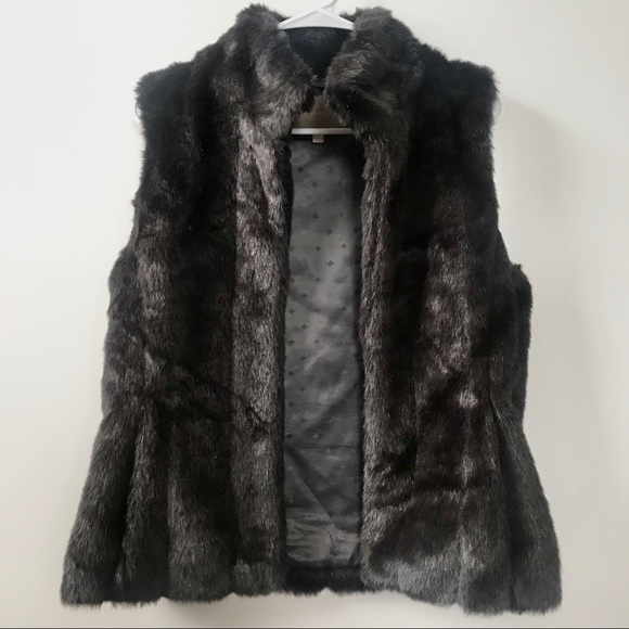 Banana Republic Jackets & Blazers - Banana Republic Luxe Gray Faux Fur Vest - S